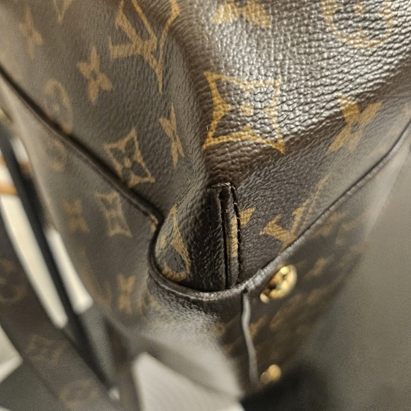 Louis Vuitton Montaigne GM – Monogram Canvas w/ Original Strap - Picture 7 of 16